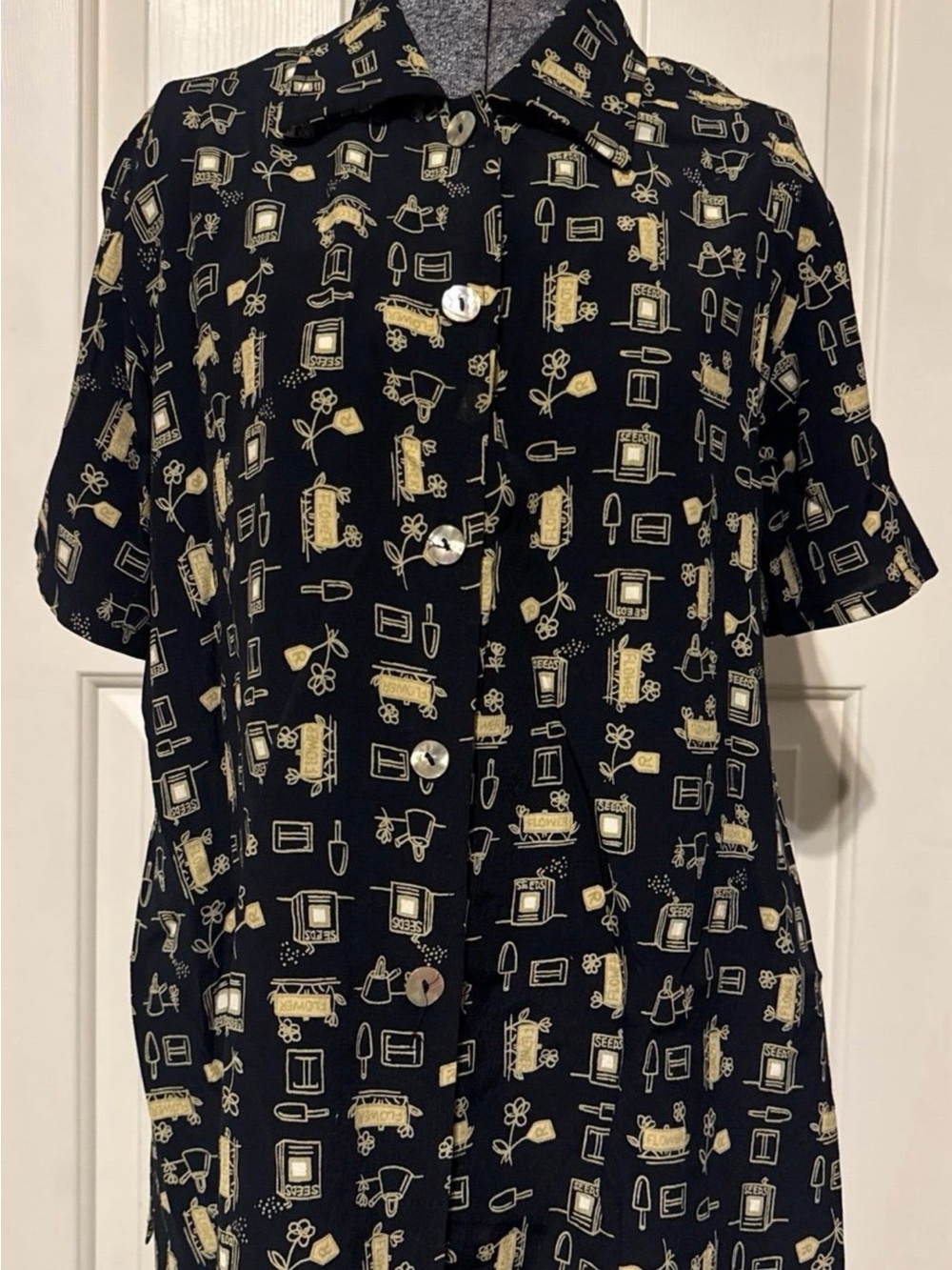 David Dart Black Short-Sleeve Button-Up Shirt with Cream Novelty Print and pants